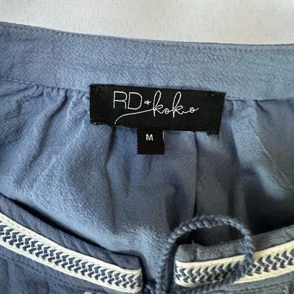 RD + Koko Embroidered Blue Women's Top - SZ M - Picture 6 of 8
